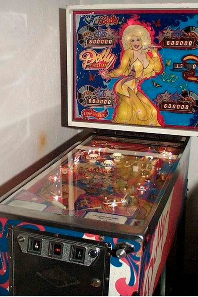 dolly parton pinball machine bally