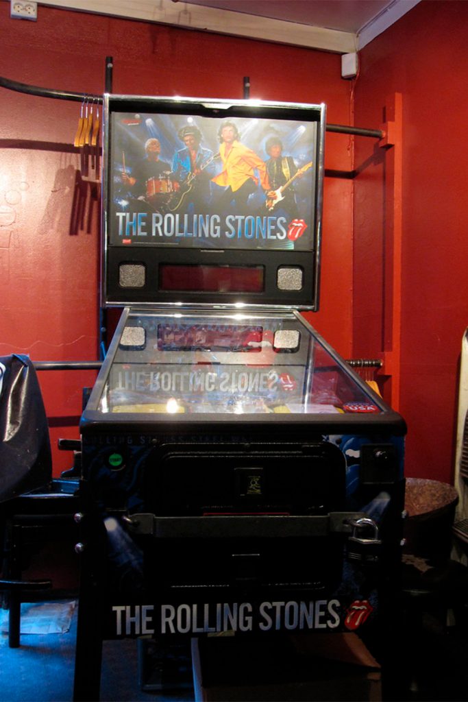 rolling stones pinball machine stern pinball